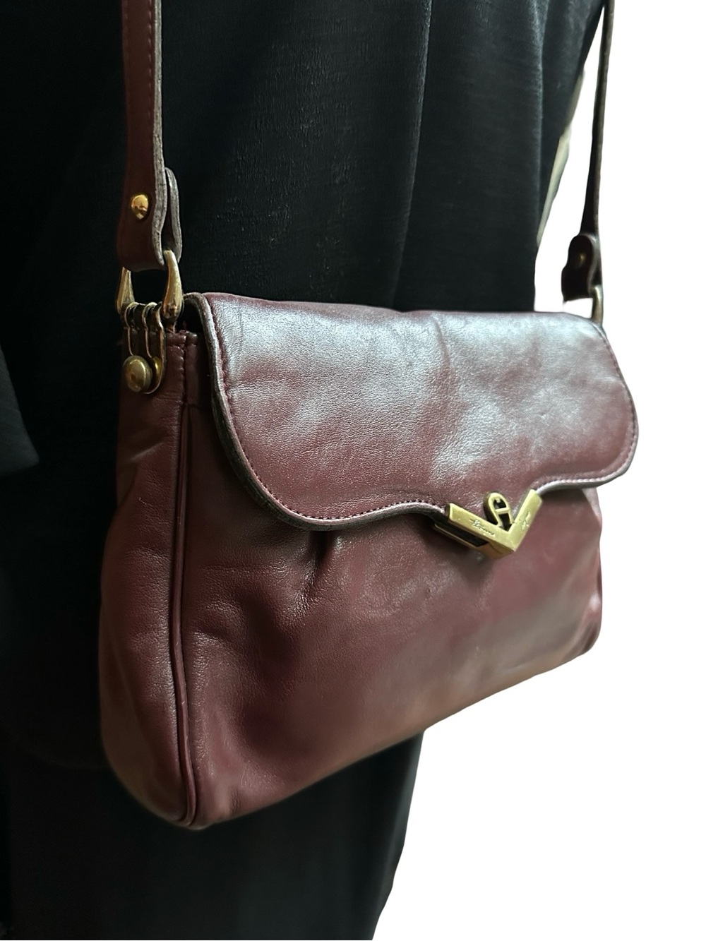 Etienne Aigner Vintage Classic Dark Burgundy Leather Shoulder Bag - Picture 2 of 12
